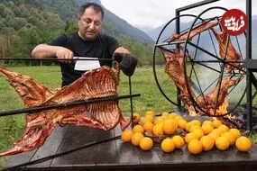 ببینید| غذای روستایی در آذربایجان؛ کباب کردن بره روی آتش و به روشی خلاقانه