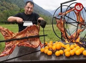 ببینید| غذای روستایی در آذربایجان؛ کباب کردن بره روی آتش و به روشی خلاقانه