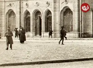 عکس| سفر زمان؛ منظرۀ میدان توپخانه تهران؛ 94 سال قبل