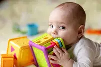 (ویدئو) تکنیک حرفه‌ای یک دکتر برای خارج کردن سکه از گلوی بچه 
