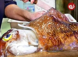 (ویدئو) غذای خیابانی در ژاپن؛ تهیه و سرو غذاهای محبوب با ماهی مرکب بزرگ
