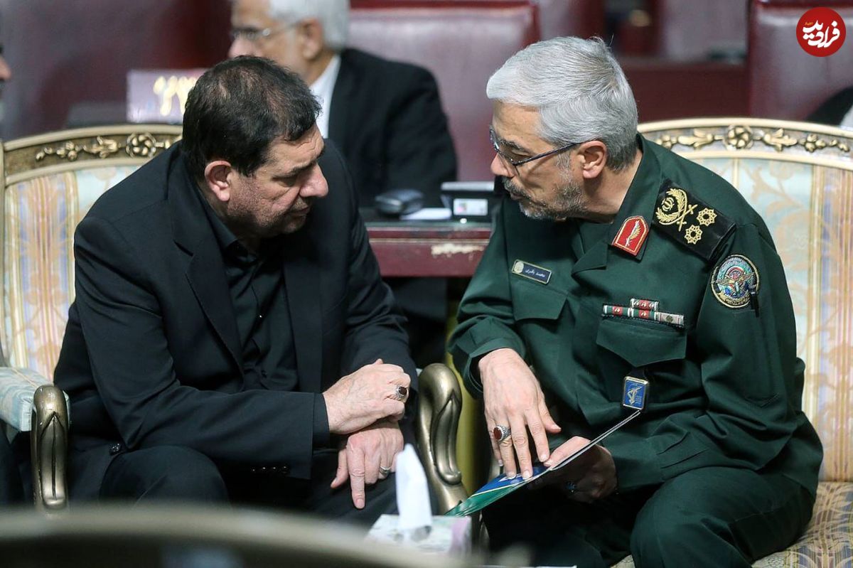عکس؛ سفر در زمان؛ سرلشکر باقری در حال گفتگو با آیت الله جنتی؛ اواخر دهه ۹۰