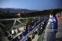 (تصاویر) سفره افطاری روی پل طبیعت