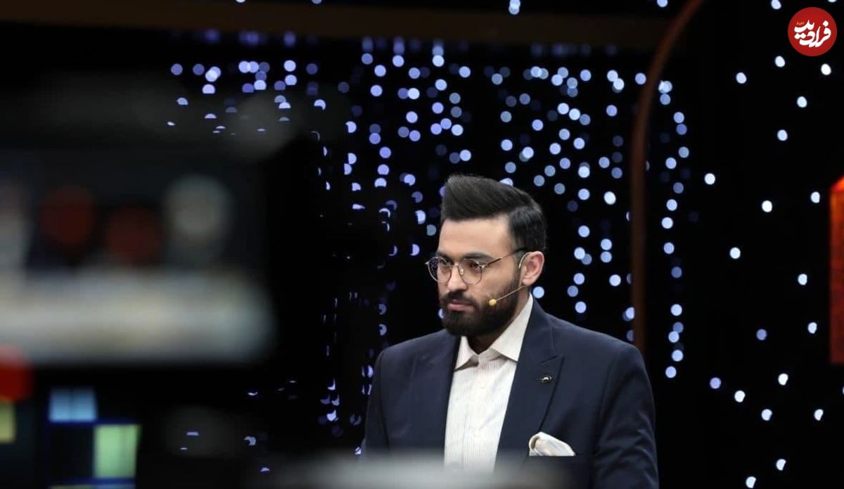 عقد مجری معروف تلویزیون روی آنتن زنده