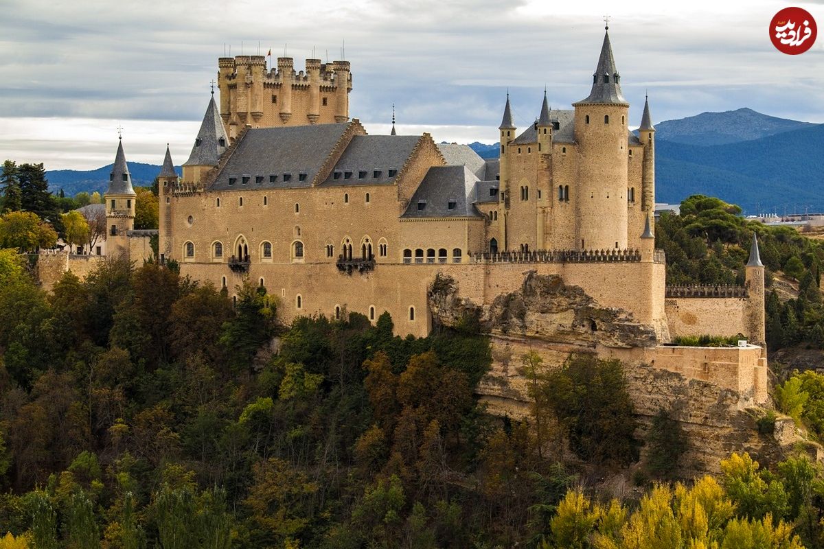 زندگی در قلعه‌های قرون وسطی چگونه بود؟