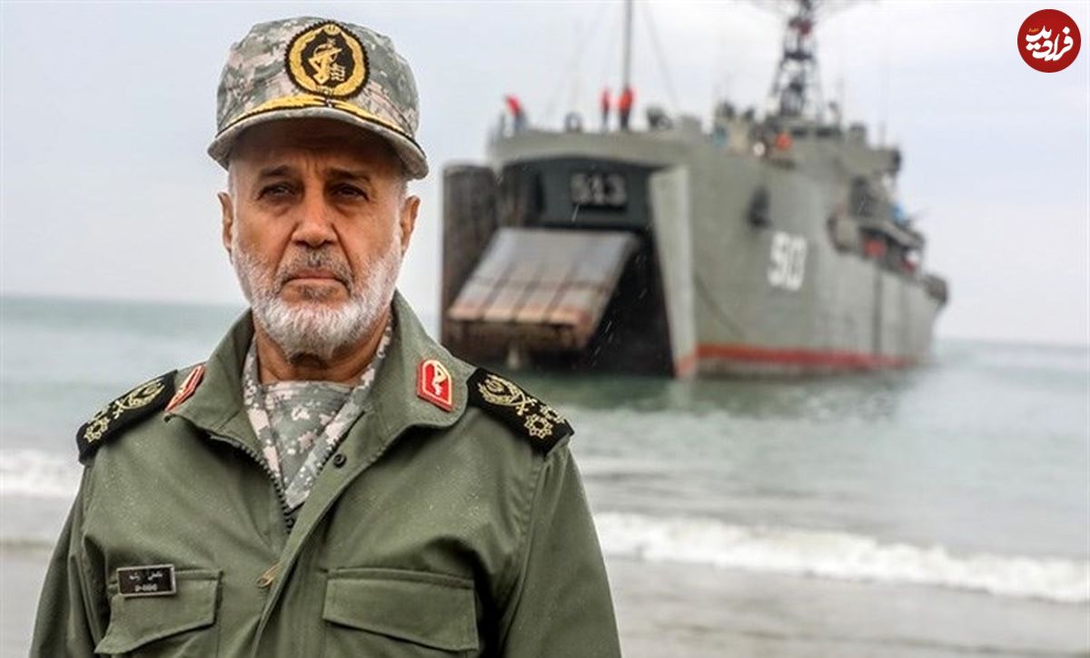 عکس؛ سفر به تاریخ؛ «سردار رشید» با لباس تشریفاتی نظامی در کنار «محسن رضایی و رحیم صفوی»؛ سال 69