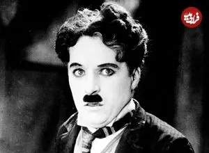 عکس| سفر در زمان؛ «چارلی چاپلین» در کنار اعضای گروه فرد کارنو در آمریکا؛ سال 1289