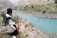 عکس| سفر زمان؛ مردان ایل بختیاری در ساحل رود کارون؛ 98 سال قبل