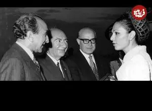 سفر در زمان؛ یادداشت‌های علم، پنجشنبه ۲۷ اردیبهشت ۱۳۵۲: شهبانو گره کراوات من که کج بود را برای عکس گرفتن، با دست خود درست کردند