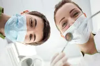 چه موقع به دندانپزشک مراجعه کنیم؟