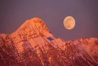 عکس| ماه و سیاره‌ها در گرگ‌ومیش زمستانی 