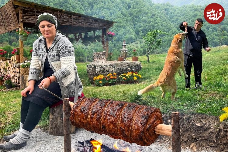 ببینید؛ غذای روستایی در آذربایجان؛ پخت رولت گوشت و خوراک بره در طبیعت