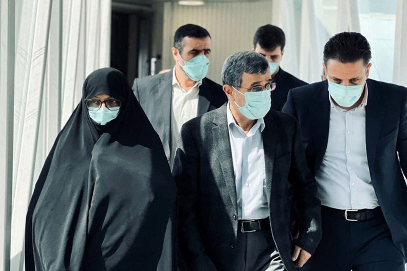 تصاویر/ احمدی‌نژاد و همسرش در دبی