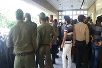 (تصاویر) ازدحام خبرنگاران مقابل‌ دادگاه‌ زنجانی