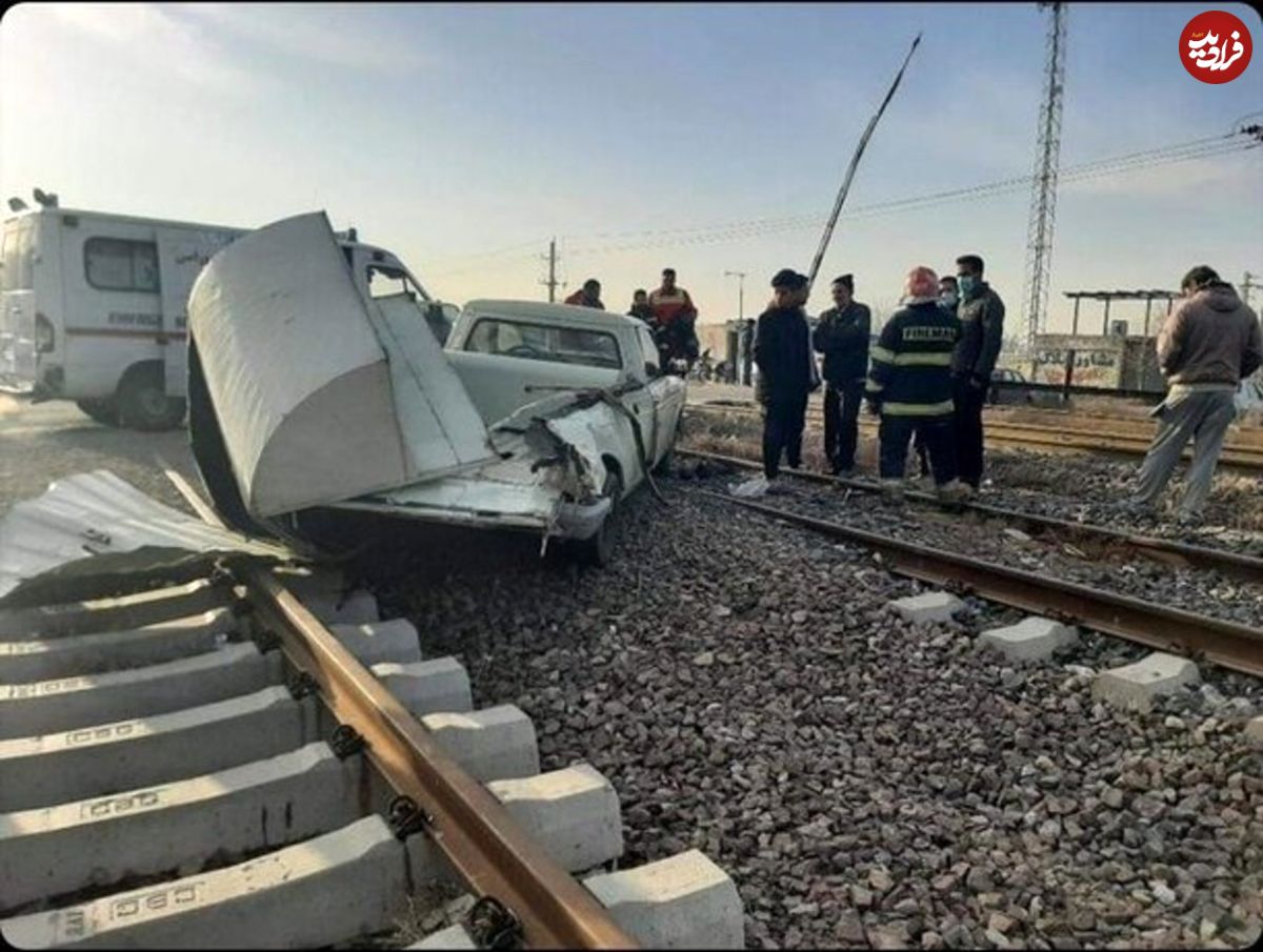 تصادف وحشتناک قطار با وانت در ورامین