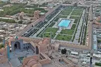 عکس| سفر به ایران قدیم؛ رژۀ سربازان قاجاری در میدان نقش جهان اصفهان