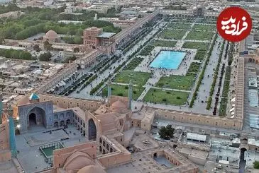 عکس| سفر به ایران قدیم؛ رژۀ سربازان قاجاری در میدان نقش جهان اصفهان
