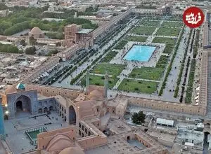 عکس| سفر به ایران قدیم؛ رژۀ سربازان قاجاری در میدان نقش جهان اصفهان