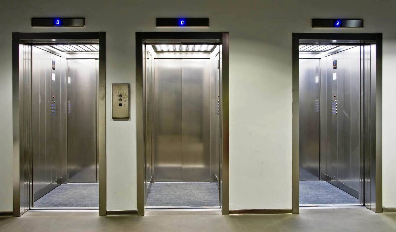 (ویدئو) عجیب ترین آسانسور جهان؛ بدون توقف و دکمه!