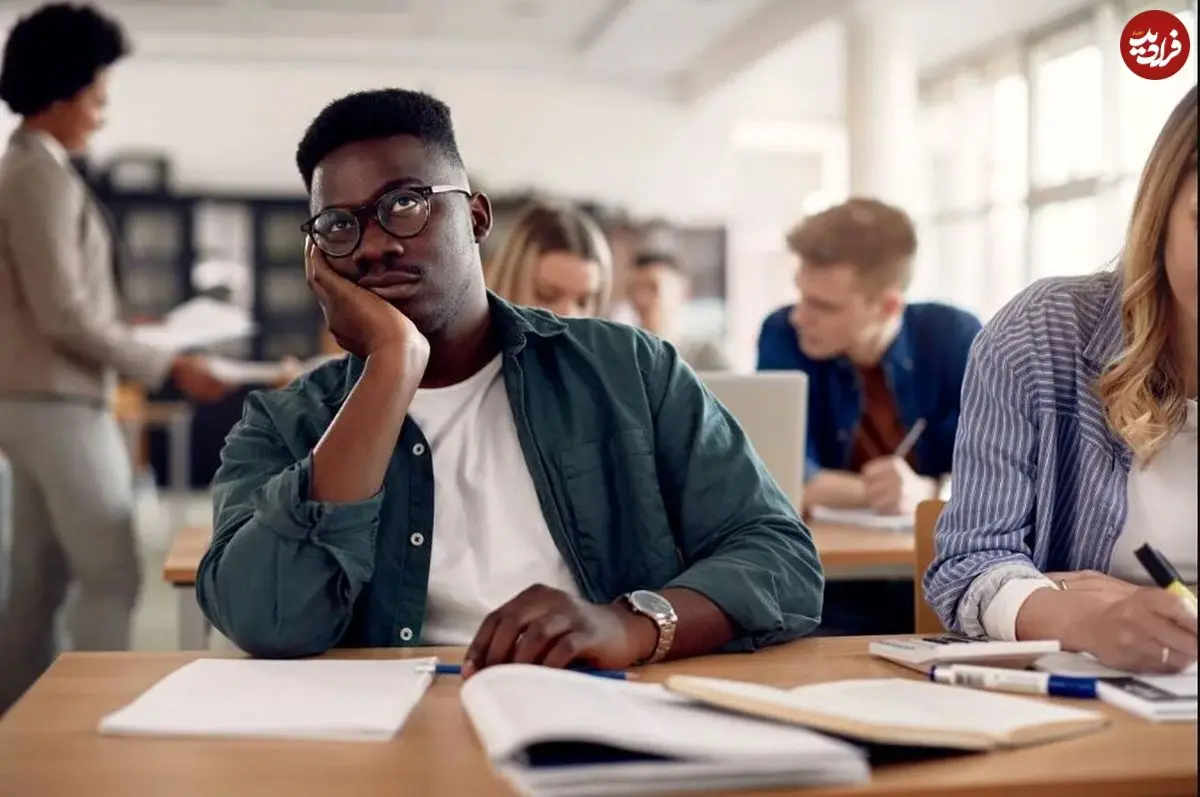 آیا غرق‌شدن در هپروت شما را غمگین می‌کند؟