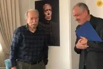 (ویدئو) آوازخواندن علی نصیریان در تولد ۸۸ سالگی