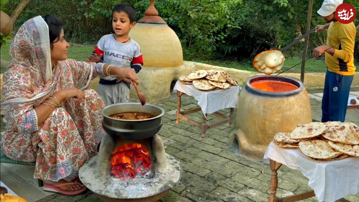 (ویدئو) پخت آبگوشت و نان محلی به شیوه خاص یک زوج جوان روستایی کشمیری