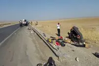 (ویدئو) تصادف وحشتناک یک خودرو وسط اتوبان؛ نصف ماشین له شد!