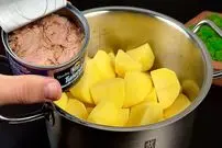 ببینید؛ نحوه تهیه یک کوکوی جدید با تن ماهی و سیب زمینی به روش آشپز آمریکایی