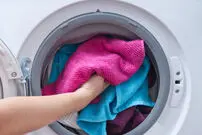 این پارچه خودتمیزشونده نیاز به مواد شوینده را از بین می‌برد!