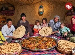 ببینید| غذای روستایی در افغانستان؛ کباب کردن مرغ کامل روی آتش و پخت نان