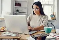 آیا کارفرمایان می‌توانند از کارمندان دورکار جاسوسی کنند؟