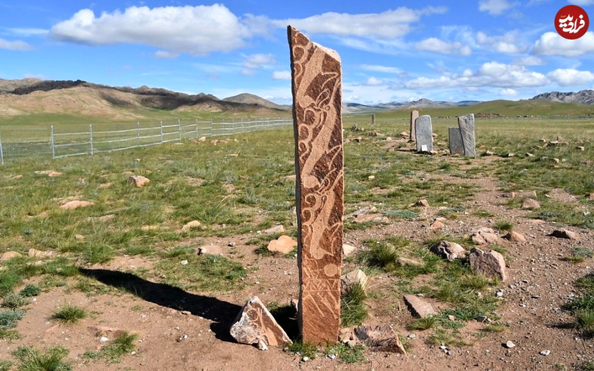 سنگ‎ قبر‌های عجیب مغولی با تصاویر گوزن پرنده