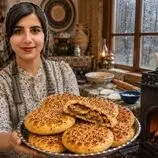 ببینید| غذای روستایی در ایران؛ مراحل پخت کلوچه فومن