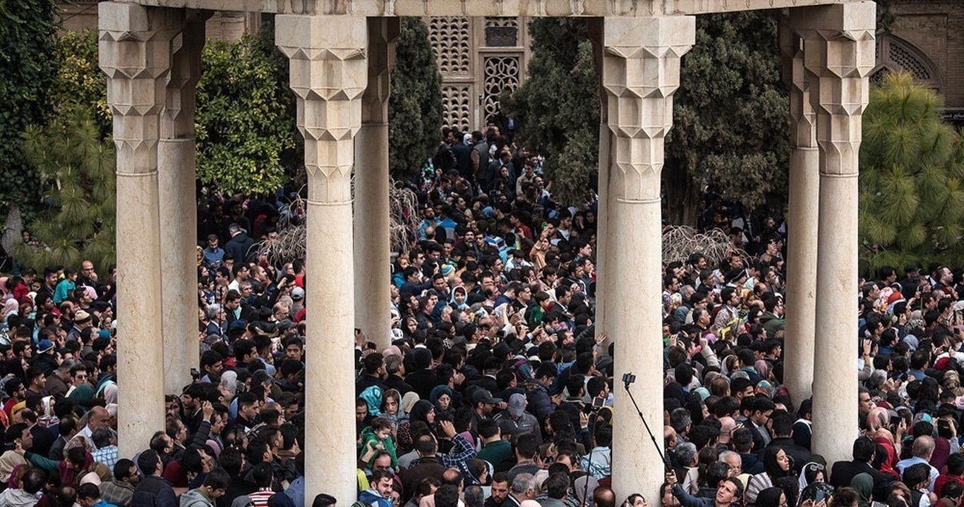 (ویدئو) لحظه جالب تحویل سال در حافظیه شیراز