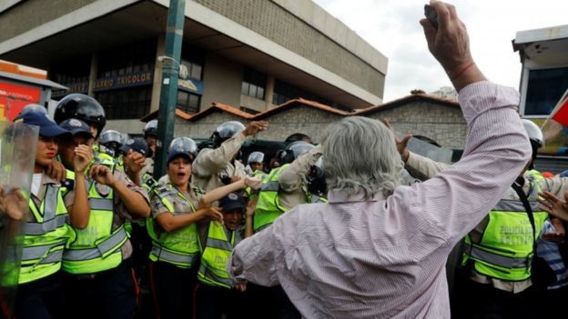 تصاویر/ تظاهرات پدربزرگ‌ها در ونزوئلا