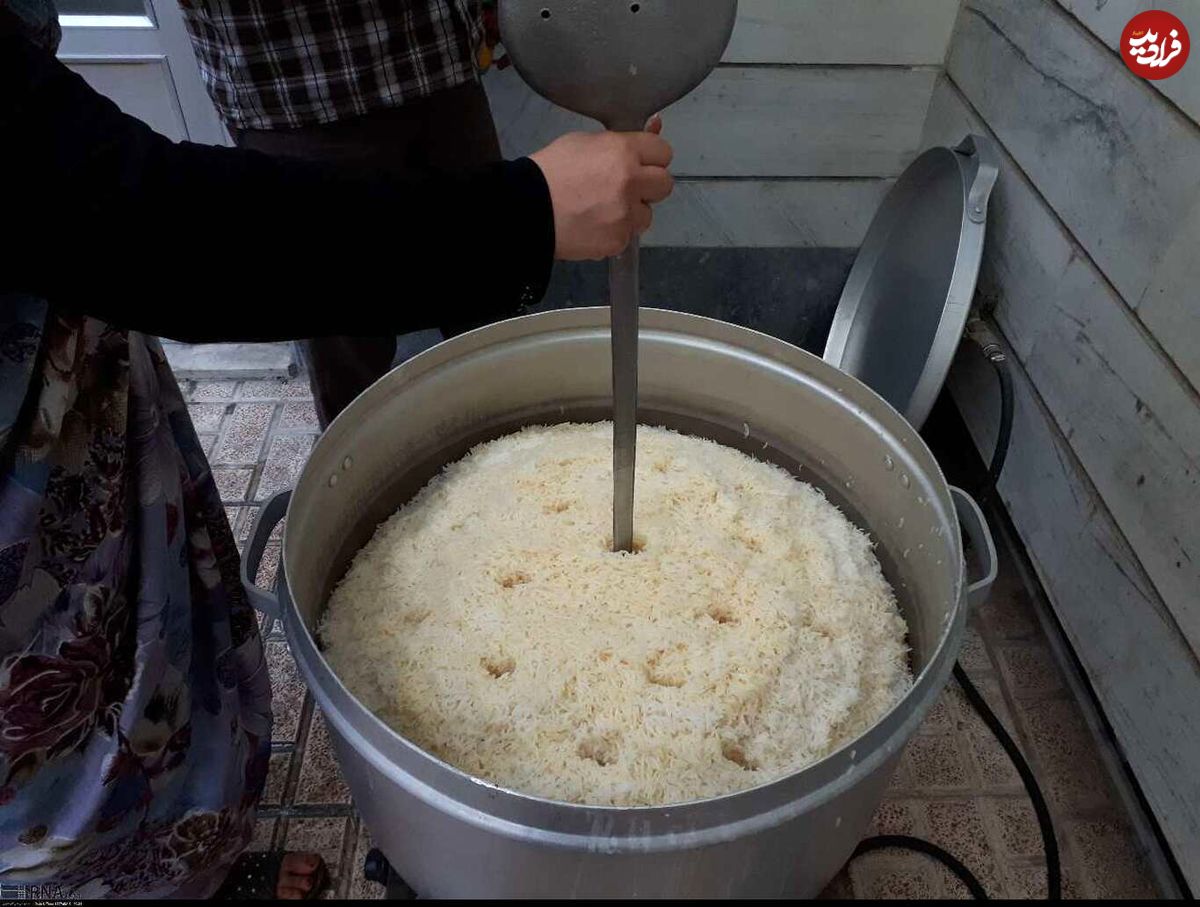 فوت و فن پخت برنج نذری برای بیش از ۱۰۰ نفر