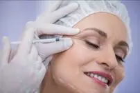 ۳ دلیل برای اینکه که هرگز قبل از ۳۰ سالگی بوتاکس یا فیلر انجام ندهید