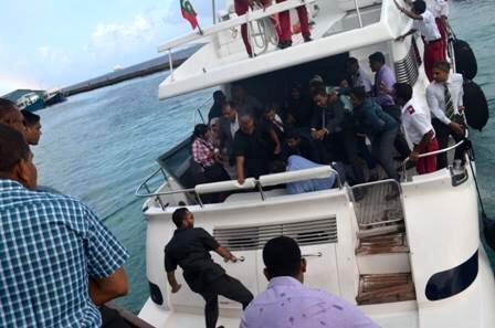 (تصاویر) انفجار در قایق رئیس جمهور مالدیو