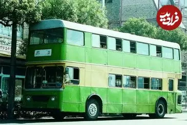 عکس| سفر به تهران قدیم؛ «اتوبوس دو طبقه» در میدان فلسطین؛ سال 1350