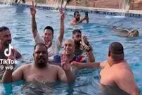 (ویدیو) ورود یک ببر به استخر باعث وحشت شناگران شد