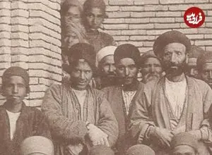 عکس| سفر زمان؛ عکس یادگاری «قالیباف‌های اراکی» در دورن ناصرالدین شاه