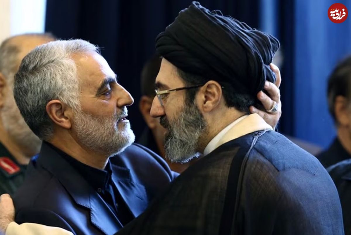 عکس؛ سفر به تاریخ؛ «سید مجتبی خامنهای، فرزند رهبر انقلاب» در 12 سالگی در کنار پدر؛ دهۀ 60