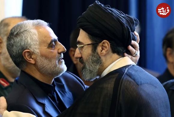عکس؛ سفر به تاریخ؛ «سید مجتبی خامنه‌ای، فرزند رهبر انقلاب» در 12 سالگی در کنار پدر؛ دهۀ 60