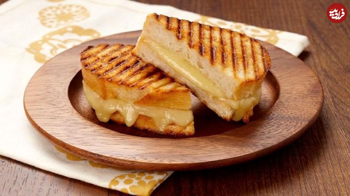 طرز تهیه ساندویچ پنیر با نان سیر؛ خوشمزه و بی دردسر