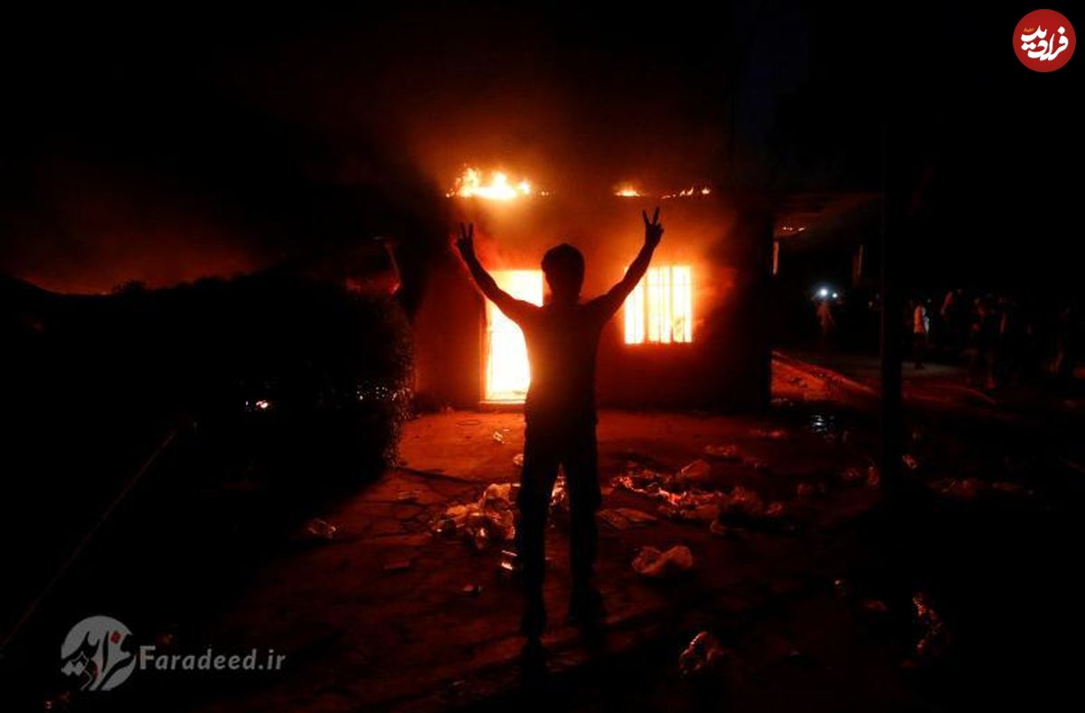 تصاویر/ آتش زدن کنسولگری ایران در بصره