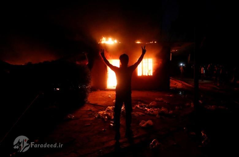 تصاویر/ آتش زدن کنسولگری ایران در بصره