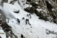 ببینید| سقوط بهمن روی چندین خانه در داغستان روسیه