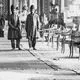 عکس| سفر زمان؛ عکس یادگاری چند نفر از درباریان در تالار آینه؛ 130 سال قبل