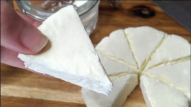 (ویدئو) با این روش پرفروش ترین و خوشمزه ترین پنیر جهان را در 5 دقیقه درست کنید!