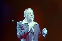 عکس؛ سفر در زمان؛ کنسرت خیریه خواننده چشم آبی در تهران خبرساز شد! 